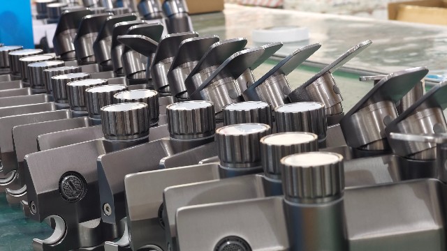 蘑菇视频成人卫浴：为何<i style='color:red'>太空铝花洒</i>成家庭首选？